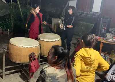 农村红白喜事表演暴利行业 成本大约一万元年收入五十万-ww